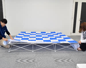 布を本体に固定